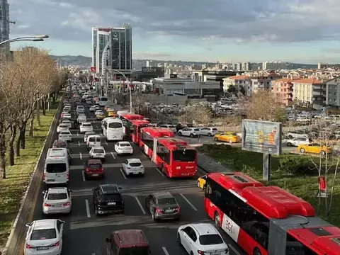 Ankara Trafik Yoğunluğu Olan Bölgelerde Güvenli Sürüş